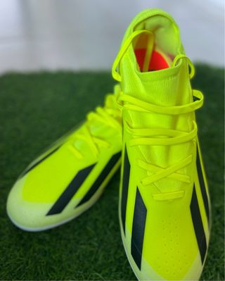 Botas de fútbol amarillas son 