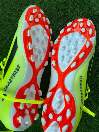 Botas de fútbol amarillas son 