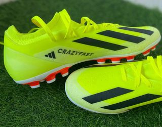 Botas de fútbol amarillas son 