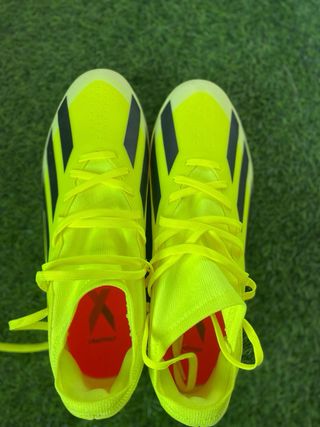 Botas de fútbol amarillas son 