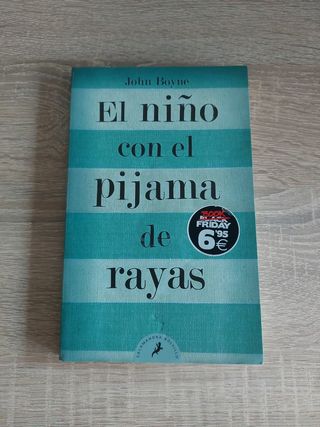 El niño con el pijama de rayas