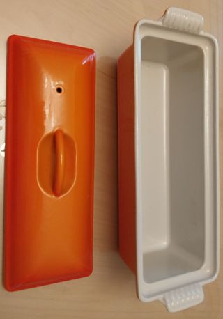 Terrina cerámica naranja y blanca