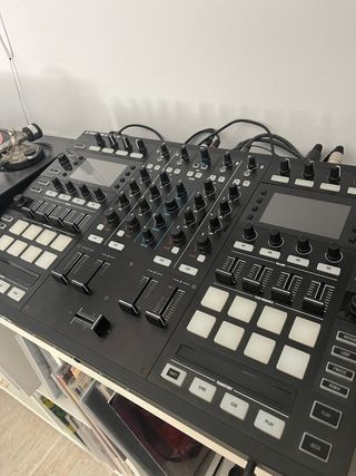 Controlador DJ Traktor Kontrol S8