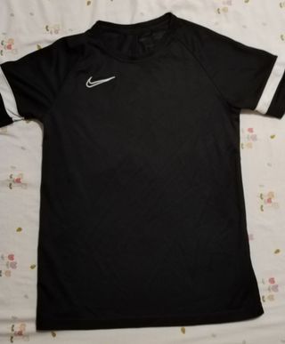 Camiseta técnica Nike negra, talla 14