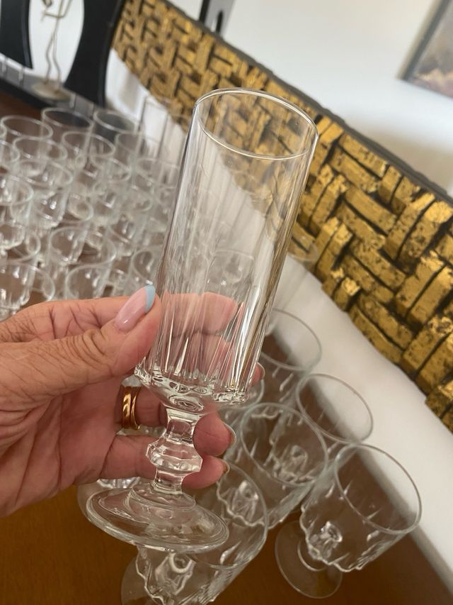 Cristalería Vintage Tallada a Mano (40 Piezas)