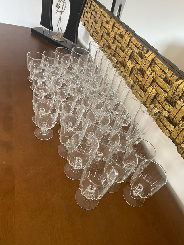 Cristalería Vintage Tallada a Mano (40 Piezas)