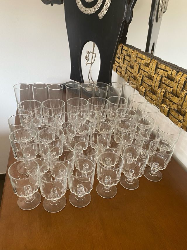 Cristalería Vintage Tallada a Mano (40 Piezas)