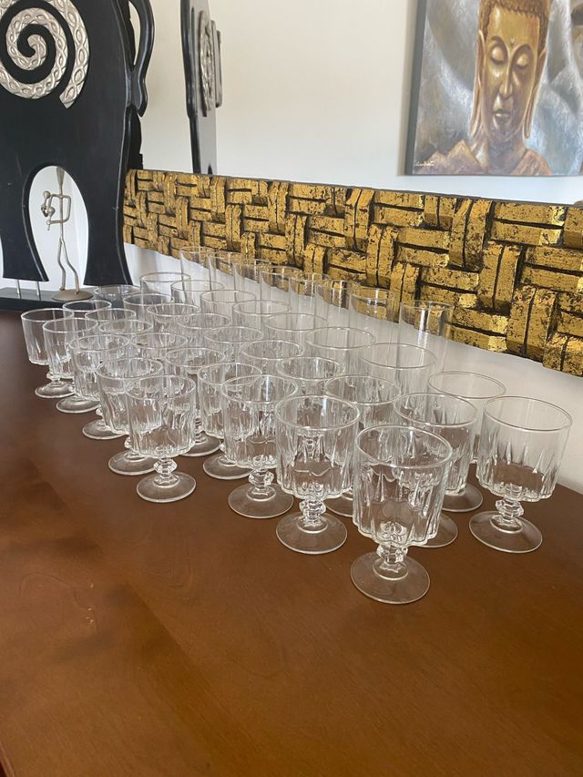 Cristalería Vintage Tallada a Mano (40 Piezas)