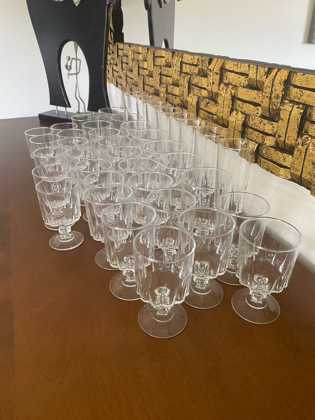 Cristalería Vintage Tallada a Mano (40 Piezas)