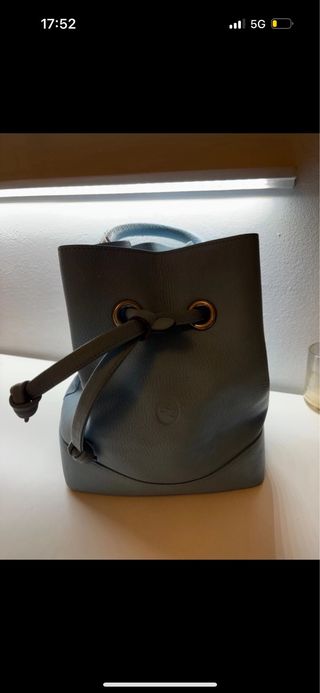 Bolso de piel azul