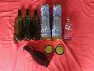 Envases: 2aceiteras, 2latas vacías y 3botellas.