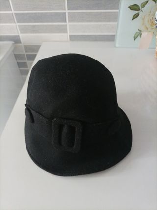 Cappello da donna in lana nera
