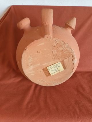 Botijo de barro artesanal