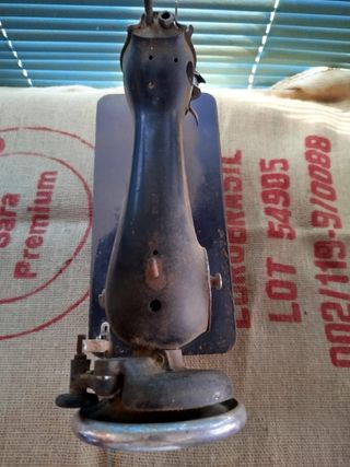Máquina de coser Alfa antigua