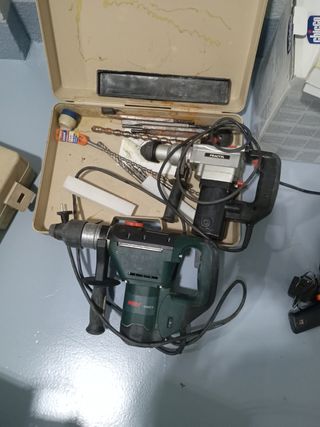 Dos Taladros percutores tipo Bosch makita Dewalt