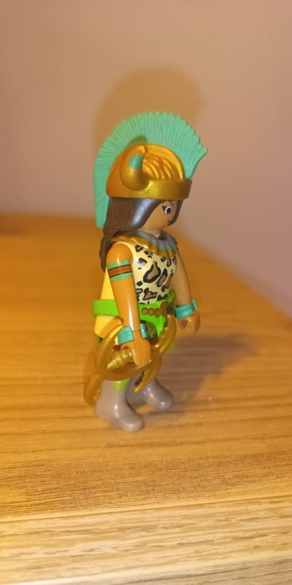 Playmobil Guerrero Tribal con Arma Dorada