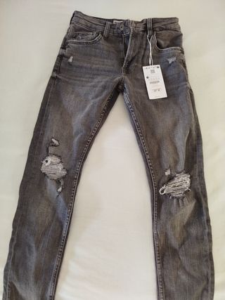 Pantalón vaquero Bershka gris oscuro talla 34
