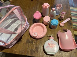 Muñeco bebé con ropa y accesorios