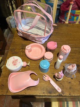 Muñeco bebé con ropa y accesorios