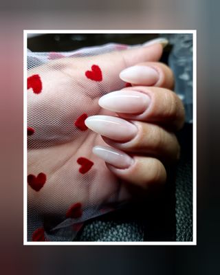 Realizo servicios de 
Manicura 
Pedicura 
