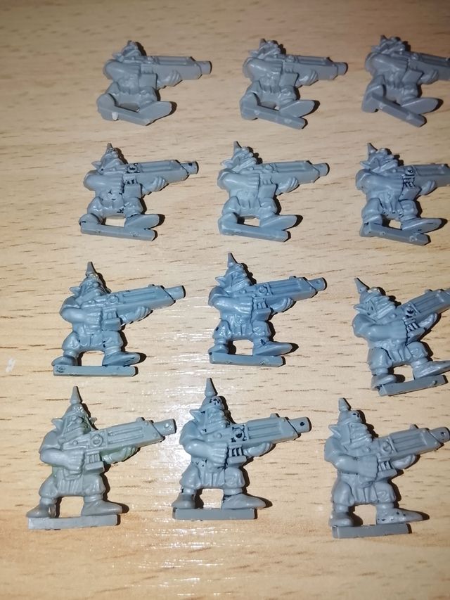 Warhammer 40K 21 Miniatures Goblin minis Gretchin