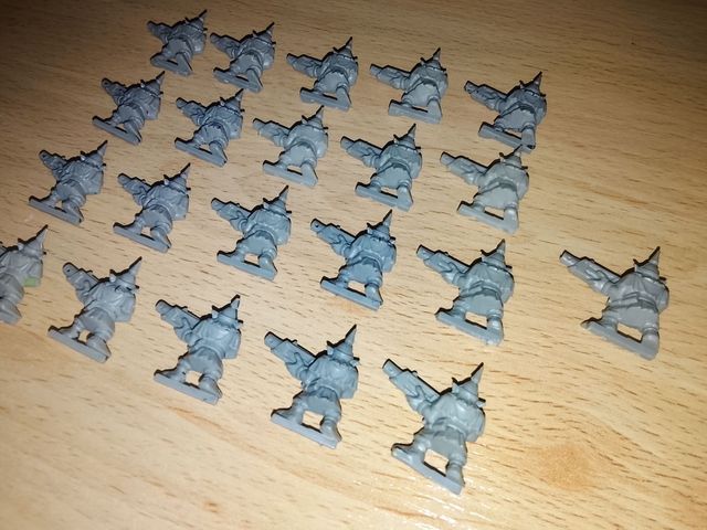 Warhammer 40K 21 Miniatures Goblin minis Gretchin