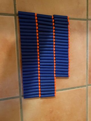 47 balas Nerf azules con punta naranja
