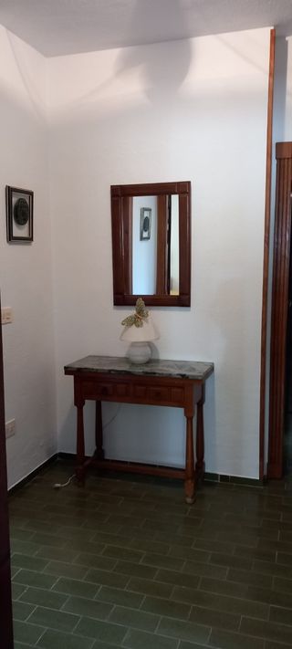 Recibidor de madera marrón