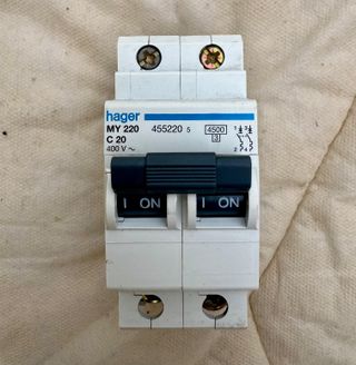 HAGER INTERRUTTORE AUTOM MAGNETOTERMICO MY220 C20