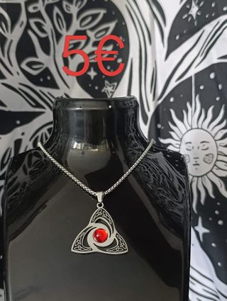 Collar Nudo de Bruja con Piedra Roja