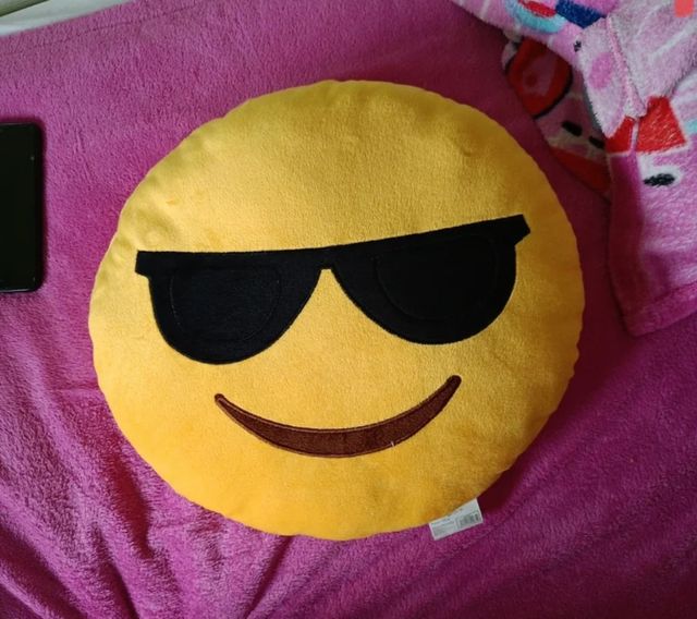Peluche Emoji Gafas de Sol Nuevo