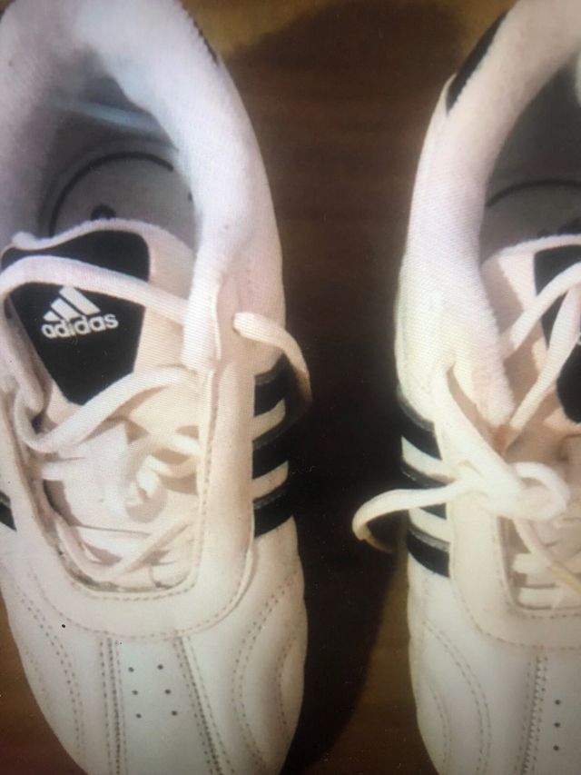 Scarpe da ginnastica per bambini Adidas. Misura 27