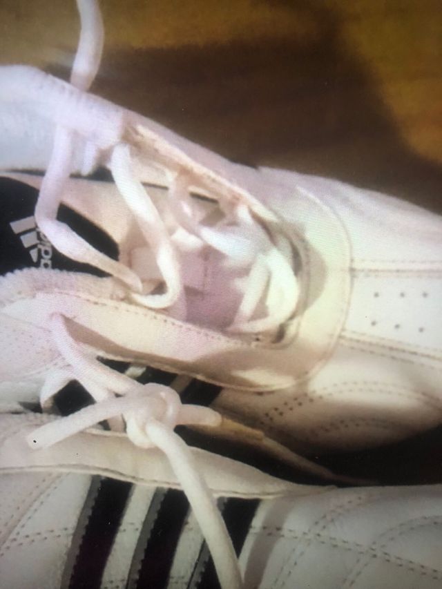 Scarpe da ginnastica per bambini Adidas. Misura 27