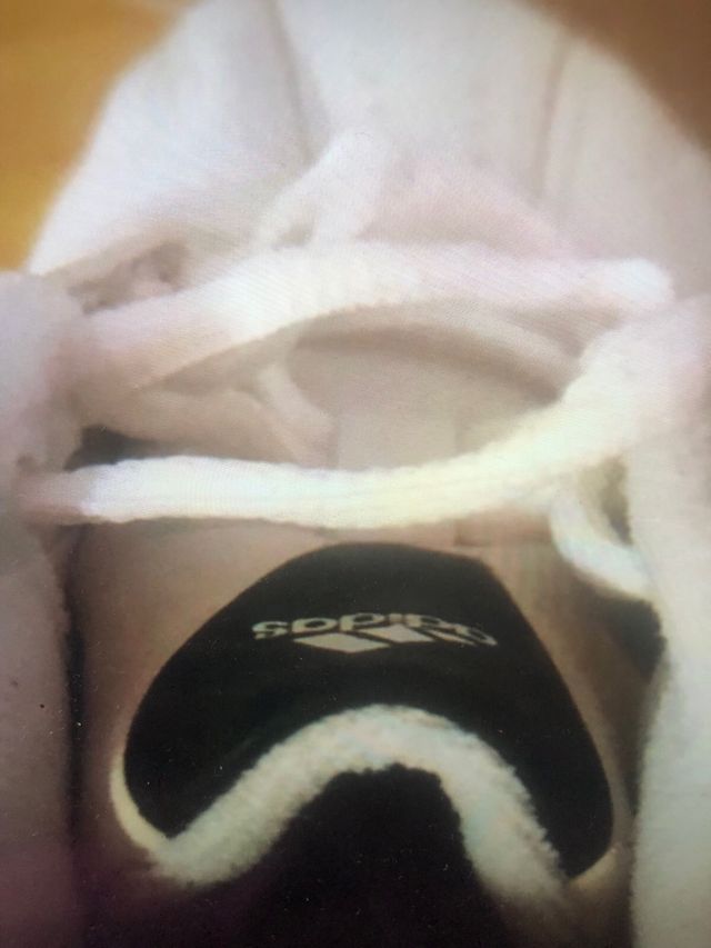 Scarpe da ginnastica per bambini Adidas. Misura 27