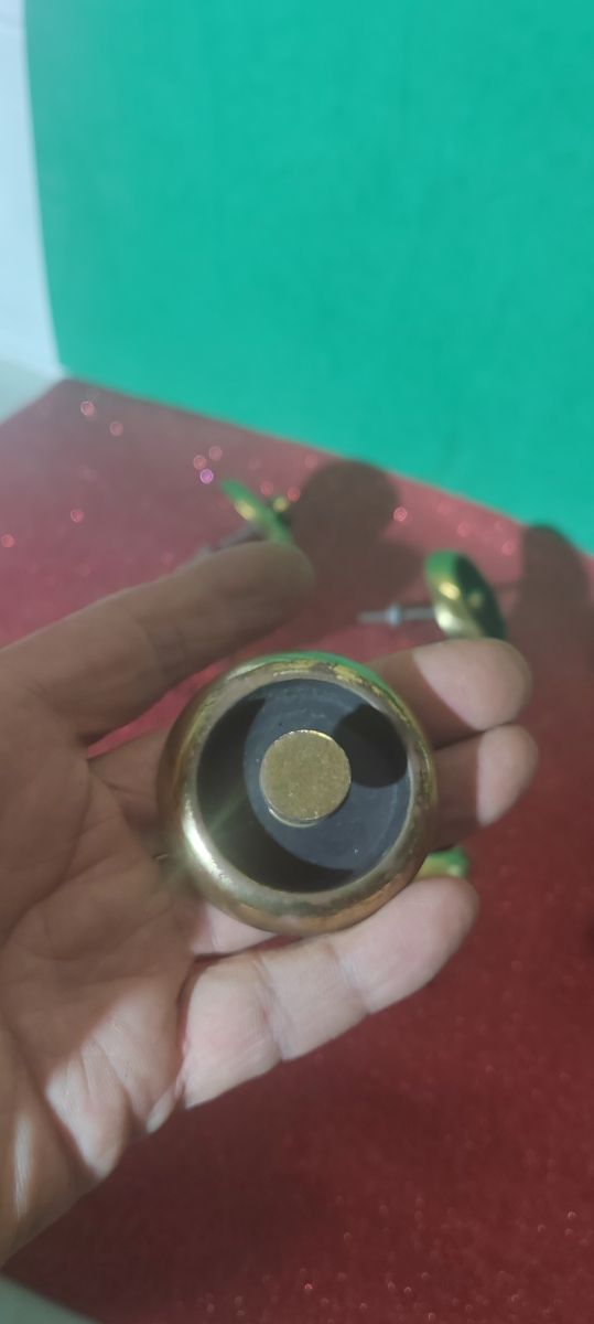 Tiradores botón cobre plafon L7. 