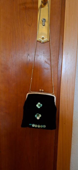 Bolso de fiesta terciopelo negro con adornos