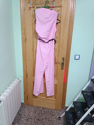 Mono rosa con cinturón regalo pantalón 