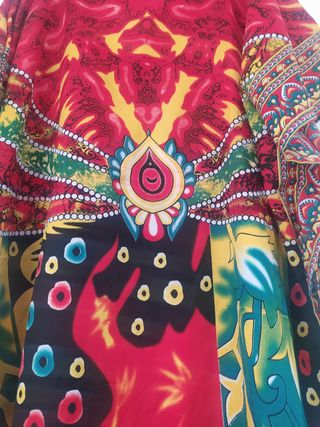 Vestido étnico informal multicolor.