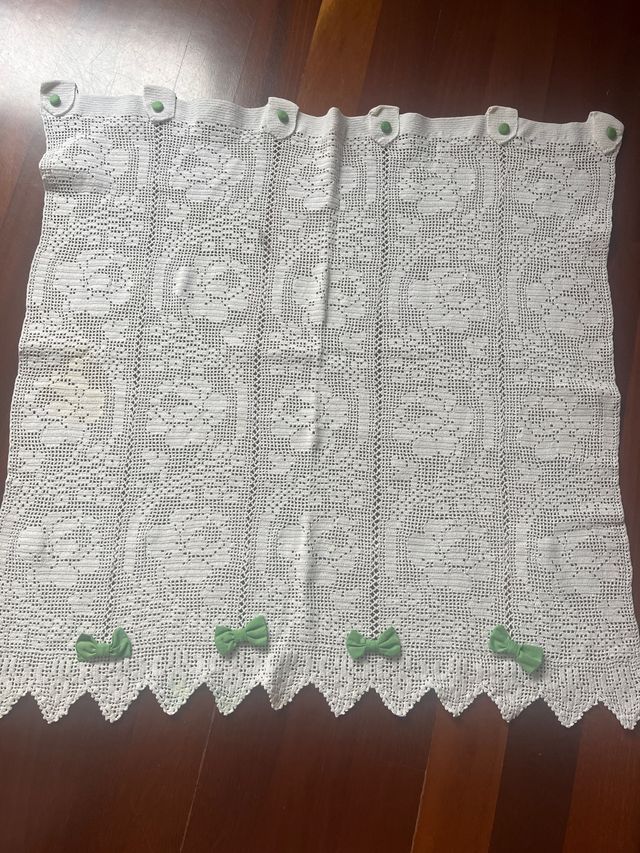 Cortina tejida a mano con lazos