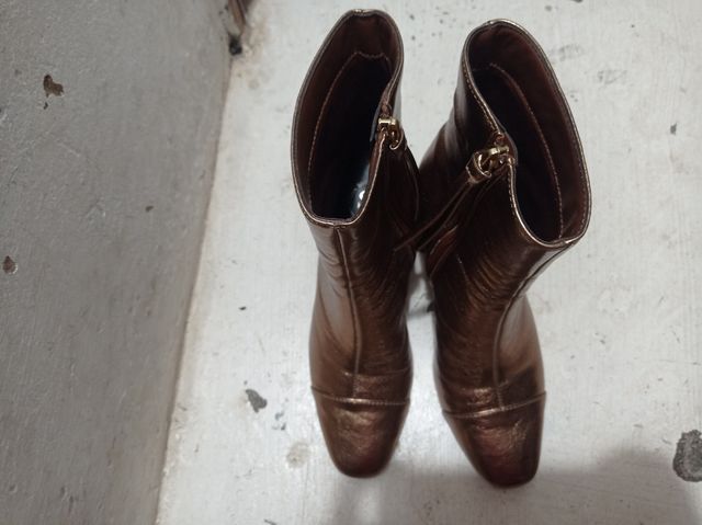 Botines dorados tacón cuadrado