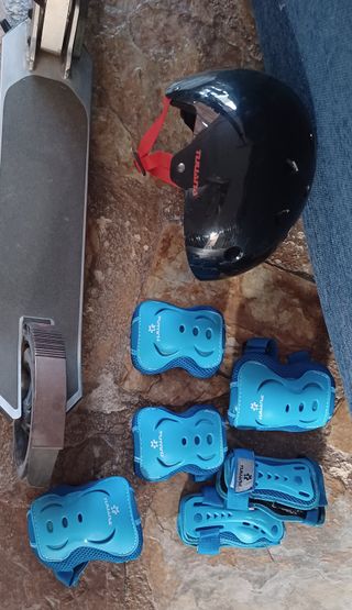 Patinete Oxelo Mid 9, casco y protecciones 