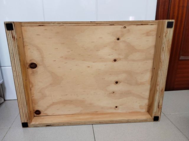 Cama de madera para mascota.