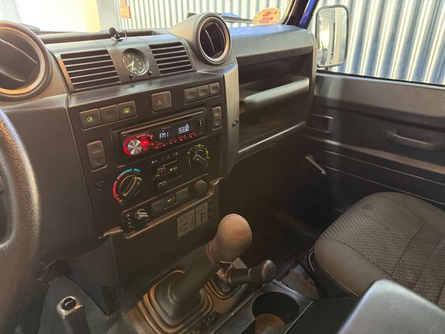 Land Rover Defender 2011