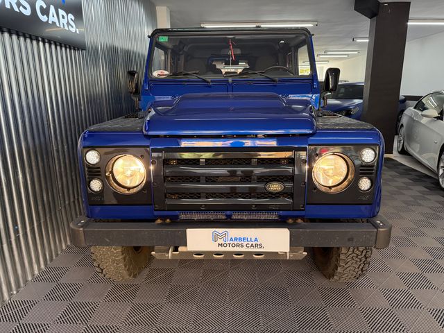 Land Rover Defender 2011