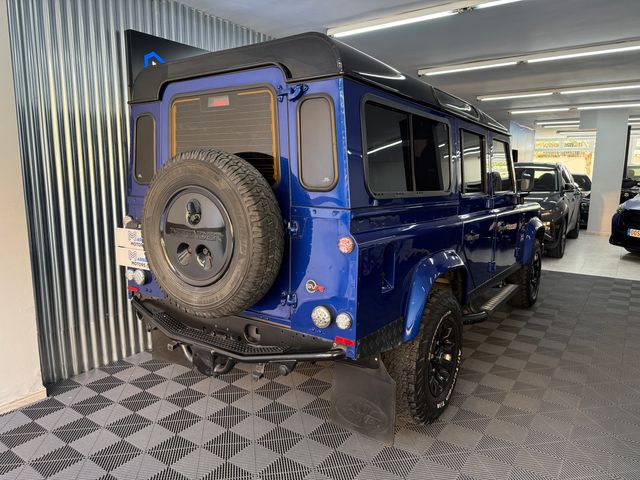 Land Rover Defender 2011