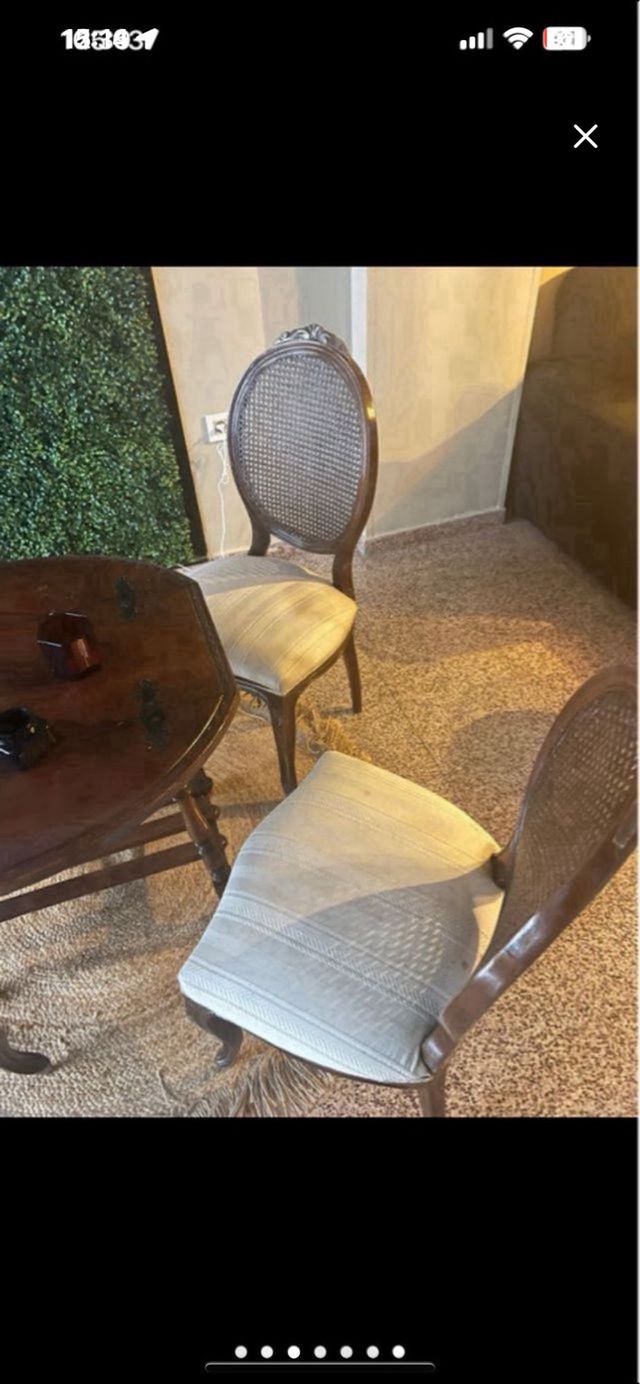 Mesa de comedor y 4 sillas