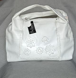 Bolso piel blanco con flores 