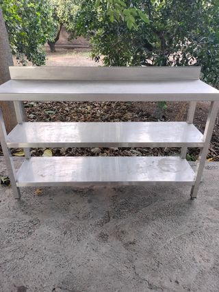 Banco de acero inoxidable.
1'50mx42cmx90cm