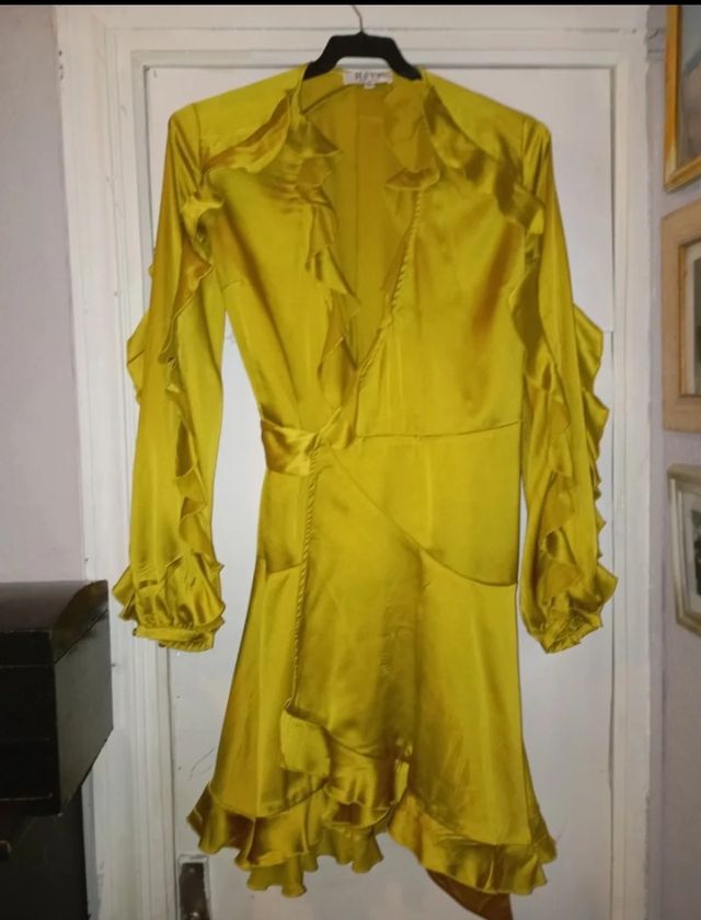 Vestido verde con volantes