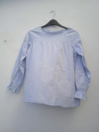 Blusa de niña a rayas celeste. T: 12 años